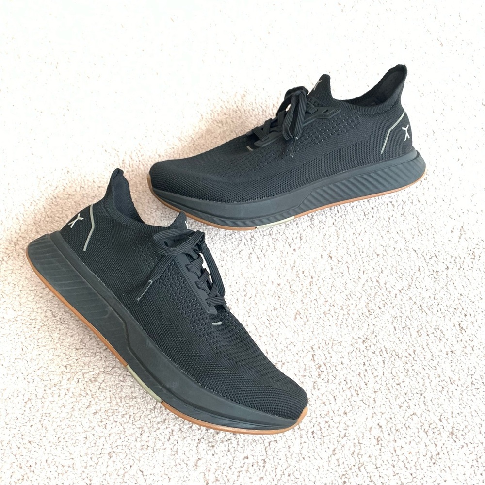 Flux Footwear Adapt Runner Black Gum Mens Size 7.5 Athletic Knit Shoes Sneakers